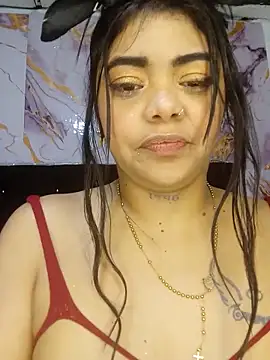 Snapshot of luxuryluna chatting on 05-19-26, 01:56 luxuryluna online show from 05-19-26, 01:56