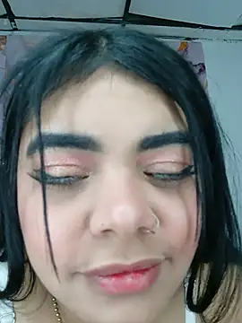 Snapshot of luxuryluna chatting on 05-27-26, 01:57 luxuryluna online show from 05-27-26, 01:57
