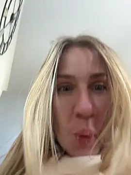 Snapshot of AnnaMist_ chatting on 05-27-26, 11:39 AnnaMist online show from 05-27-26, 11:39