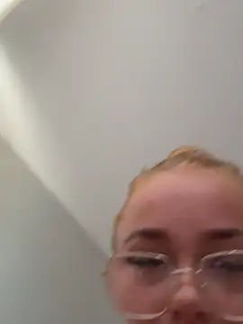 miaflowerxx online show from 07-07-26, 12:20