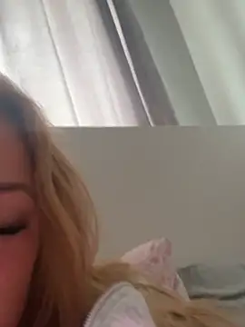 miaflowerxx online show from 06-15-26, 10:15
