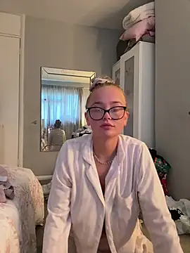 miaflowerxx online show from 05-15-26, 06:39