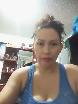 Snapshot of paulett15 chatting on 06-10-26, 02:18 paulett15 online show from 06-10-26, 02:18