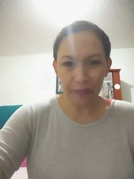 Snapshot of paulett15 chatting on 06-12-26, 02:37 paulett15 online show from 06-12-26, 02:37