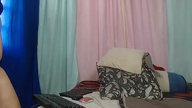 Snapshot of DonatelaHotCouple chatting on 06-07-26, 06:02 DonatelaHotCouple online show from 06-07-26, 06:02
