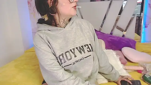 Snapshot of StarMaria19 chatting on 07-10-26, 03:17 StarMaria19 online show from 07-10-26, 03:17