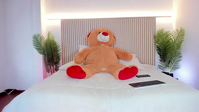 Snapshot of Milu_blossom chatting on 06-05-26, 03:07 Milu blossom online show from 06-05-26, 03:07
