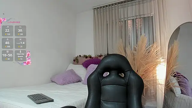 Snapshot of Charlotte_pleasure chatting on 05-23-26, 10:03 Charlotte pleasure online show from 05-23-26, 10:03