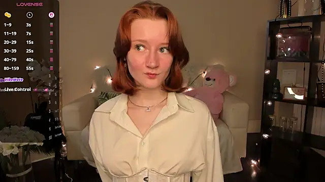 Snapshot of LallyLally_ chatting on 05-19-26, 03:41 LallyLally online show from 05-19-26, 03:41