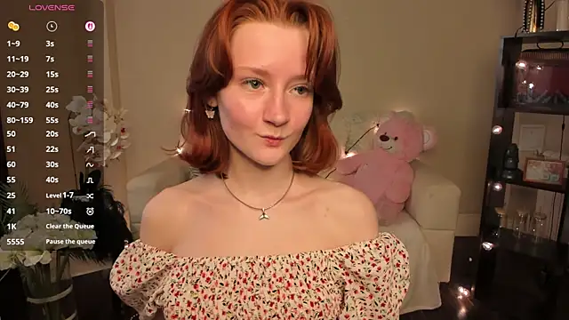 Snapshot of LallyLally_ chatting on 05-18-26, 02:44 LallyLally online show from 05-18-26, 02:44