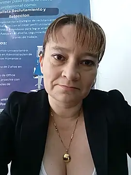 Snapshot of KAREN--03 chatting on 06-06-26, 02:33 KAREN--03 online show from 06-06-26, 02:33