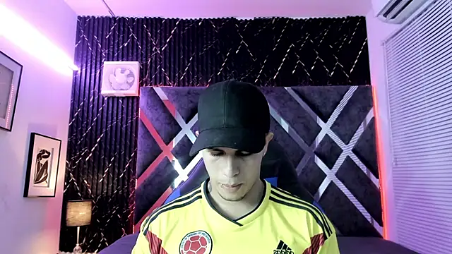 Snapshot of dominic_connor chatting on 06-19-26, 03:23 dominic connor online show from 06-19-26, 03:23