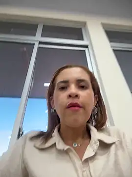 Snapshot of intact_w chatting on 05-25-26, 07:34 intact w online show from 05-25-26, 07:34