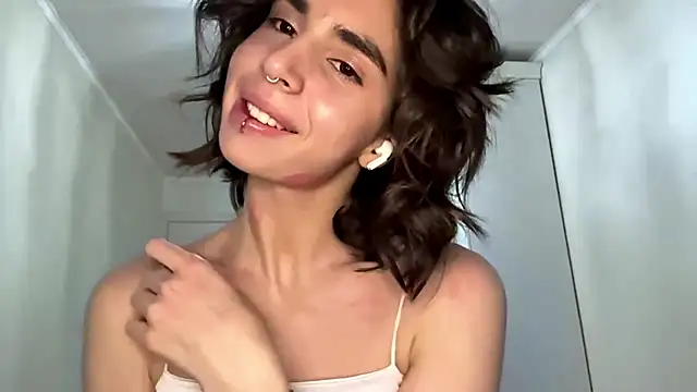 JessiaRuezga online show from 05-25-26, 12:15