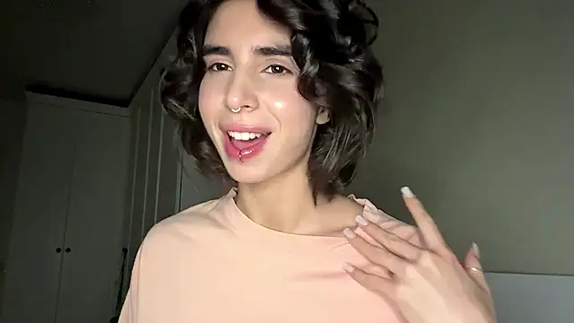 JessiaRuezga online show from 05-18-26, 12:21