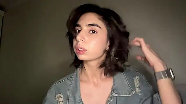 JessiaRuezga online show from 05-17-26, 01:00