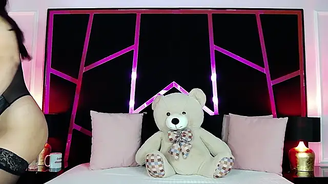 Snapshot of EssenaMonroe chatting on 06-04-26, 06:18 EssenaMonroe online show from 06-04-26, 06:18
