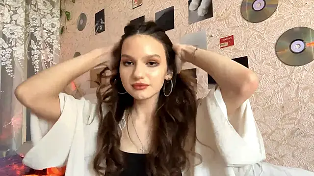 Snapshot of CarleenColley chatting on 05-19-26, 07:59 CarleenColley online show from 05-19-26, 07:59