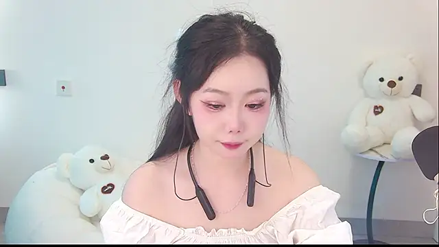 Snapshot of swie111 chatting on 05-21-26, 03:04 swie111 online show from 05-21-26, 03:04