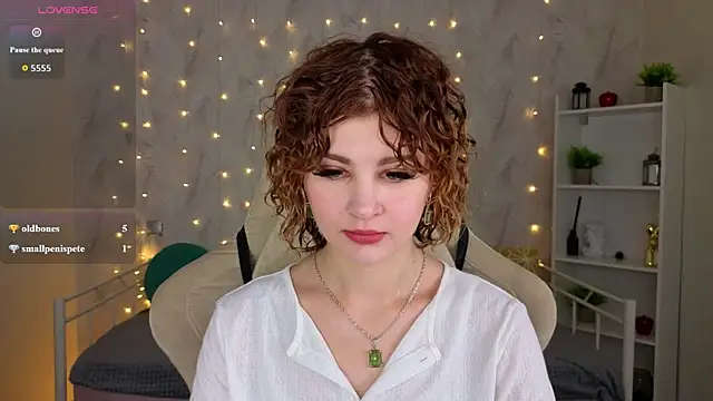 Snapshot of Kira__Fluffy chatting on 07-10-26, 12:10 Kira Fluffy online show from 07-10-26, 12:10