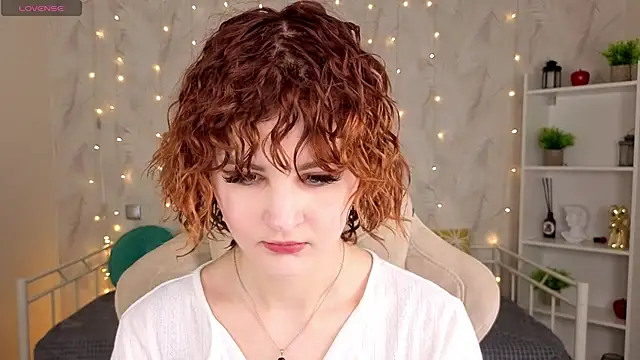 Snapshot of Kira__Fluffy chatting on 06-20-26, 12:04 Kira Fluffy online show from 06-20-26, 12:04