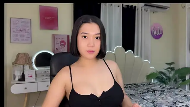 Snapshot of RingMyBelle chatting on 07-15-26, 01:29 RingMyBelle online show from 07-15-26, 01:29