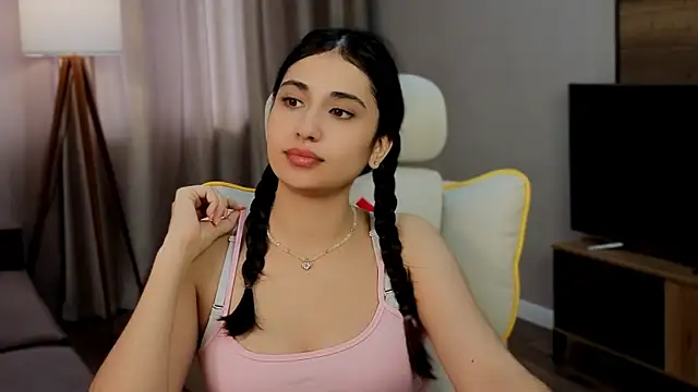 Snapshot of honeylanaa chatting on 06-05-26, 05:01 honeylanaa online show from 06-05-26, 05:01