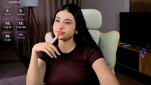 Snapshot of honeylanaa chatting on 07-17-26, 04:21 honeylanaa online show from 07-17-26, 04:21