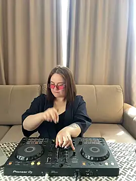 Joan Taylor1 online show from 05-30-26, 12:00