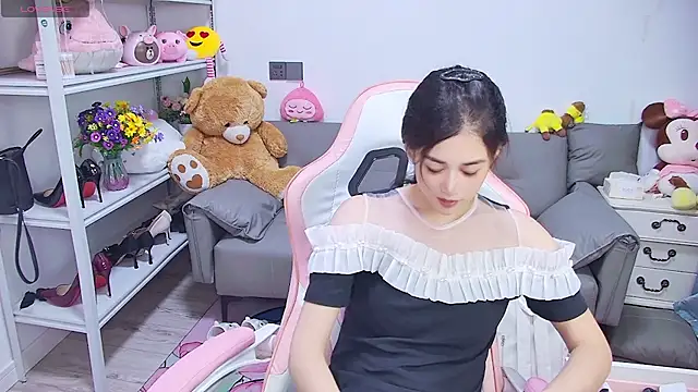 Snapshot of QinQin-888 chatting on 07-14-26, 12:33 QinQin-888 online show from 07-14-26, 12:33