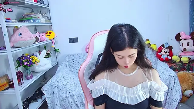 Snapshot of QinQin-888 chatting on 06-17-26, 10:58 QinQin-888 online show from 06-17-26, 10:58