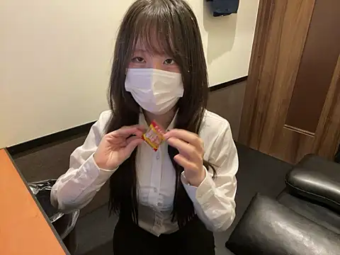 Snapshot of miniminimo_o chatting on 06-20-26, 10:09 miniminimo o online show from 06-20-26, 10:09