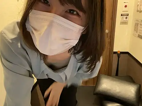 Snapshot of miniminimo_o chatting on 05-27-26, 10:22 miniminimo o online show from 05-27-26, 10:22