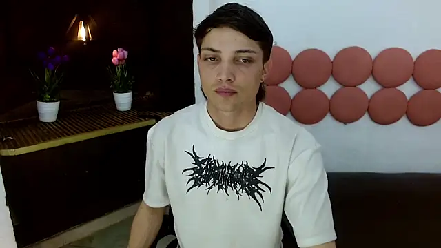 Snapshot of MaxxLouis chatting on 05-29-26, 07:20 MaxxLouis online show from 05-29-26, 07:20