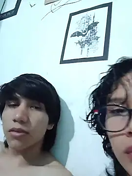 Snapshot of MakiAndMax chatting on 05-26-26, 04:43 MakiAndMax online show from 05-26-26, 04:43