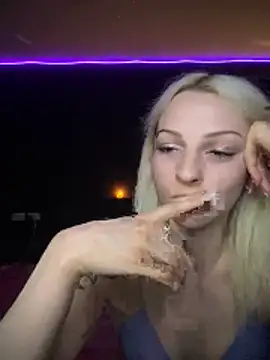 Snapshot of ElsaSnowxox chatting on 05-29-26, 10:27 ElsaSnowxox online show from 05-29-26, 10:27