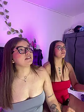 Snapshot of Annie_And_Hanniee chatting on 05-27-26, 05:09 Annie And Hanniee online show from 05-27-26, 05:09