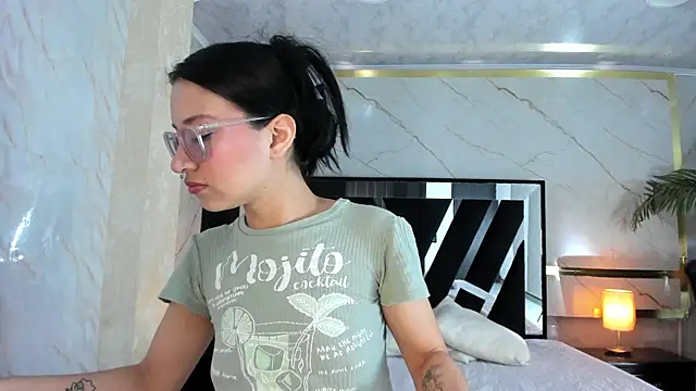 Snapshot of SophiieCalloway1 chatting on 07-08-26, 02:51 SophiieCalloway1 online show from 07-08-26, 02:51