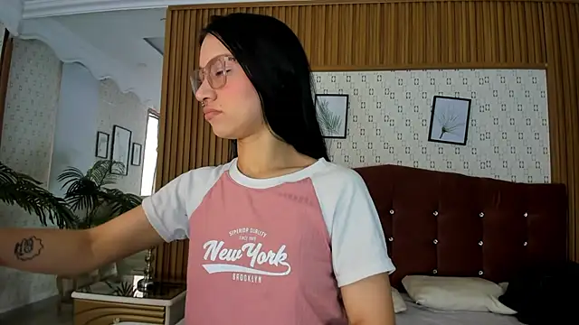 Snapshot of SophiieCalloway1 chatting on 06-30-26, 03:12 SophiieCalloway1 online show from 06-30-26, 03:12