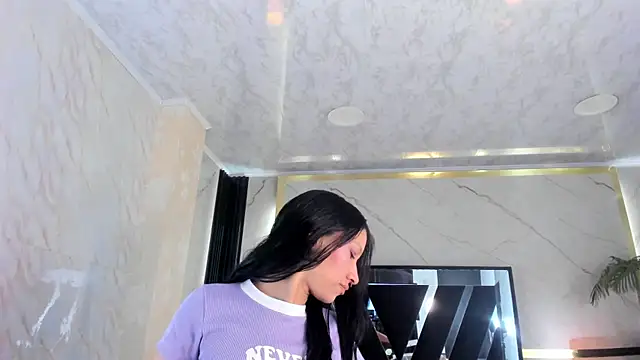 Snapshot of SophiieCalloway1 chatting on 06-18-26, 02:33 SophiieCalloway1 online show from 06-18-26, 02:33