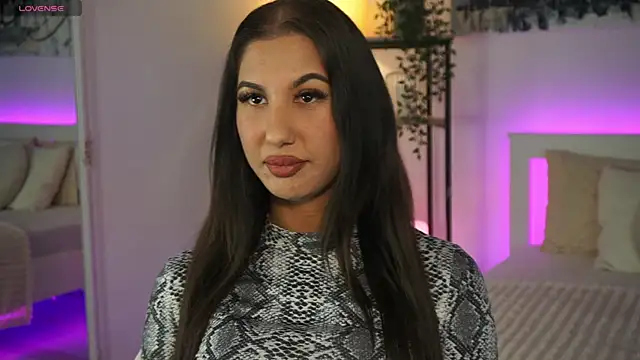 Snapshot of DianaMoonnn chatting on 05-18-26, 02:33 DianaMoonnn online show from 05-18-26, 02:33