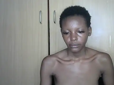 Snapshot of petite_hottie chatting on 05-14-26, 06:16 petite hottie online show from 05-14-26, 06:16