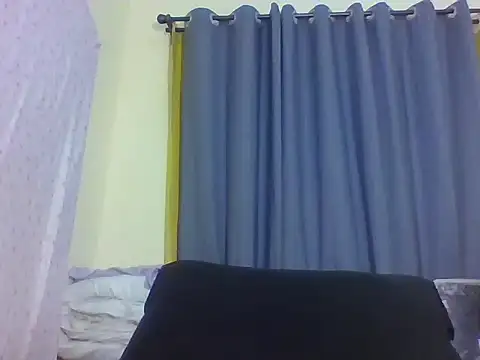Snapshot of petite_hottie chatting on 06-09-26, 02:51 petite hottie online show from 06-09-26, 02:51