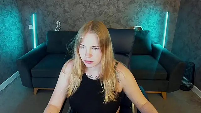 Snapshot of NikkyReyyy chatting on 05-21-26, 05:38 NikkyReyyy online show from 05-21-26, 05:38