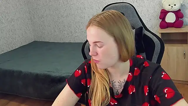 Snapshot of NikkyReyyy chatting on 07-28-26, 04:39 NikkyReyyy online show from 07-28-26, 04:39