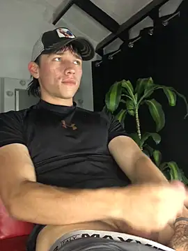 Snapshot of Salvatore_angelo chatting on 06-04-26, 03:44 Salvatore angelo online show from 06-04-26, 03:44