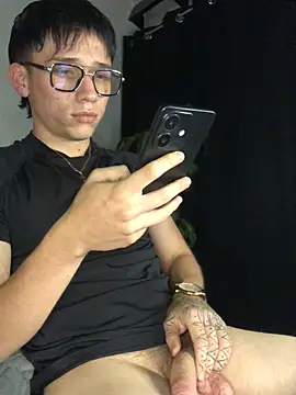 Snapshot of Salvatore_angelo chatting on 05-20-26, 02:41 Salvatore angelo online show from 05-20-26, 02:41