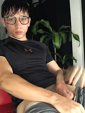 Snapshot of Salvatore_angelo chatting on 06-05-26, 03:11 Salvatore angelo online show from 06-05-26, 03:11