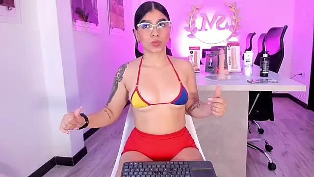 Snapshot of MaiaLopez chatting on 07-09-26, 08:08 MaiaLopez online show from 07-09-26, 08:08