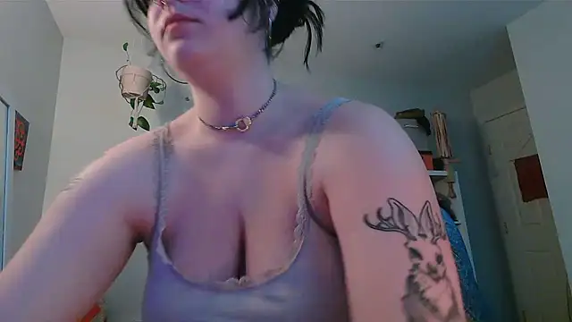 Snapshot of prettybird06 chatting on 06-24-26, 08:06 prettybird06 online show from 06-24-26, 08:06